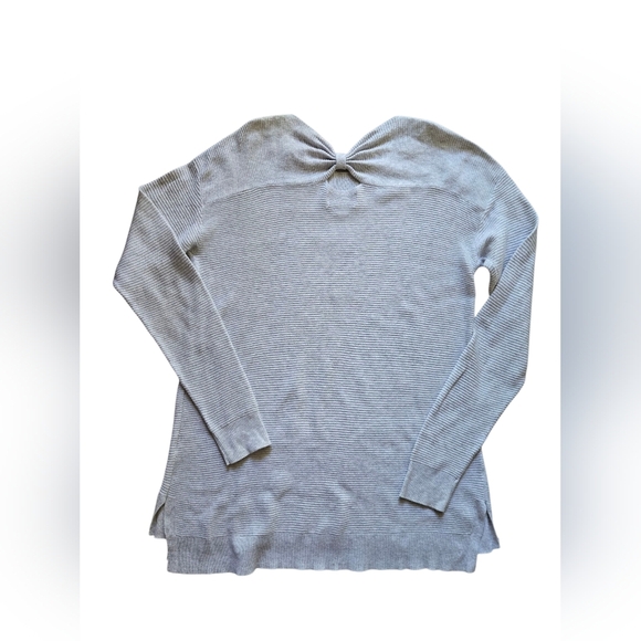 Elle Light Gray Ribbed Long Sleeve Tunic Sweater W/ Bow Accent - Size Medium - Picture 3 of 7